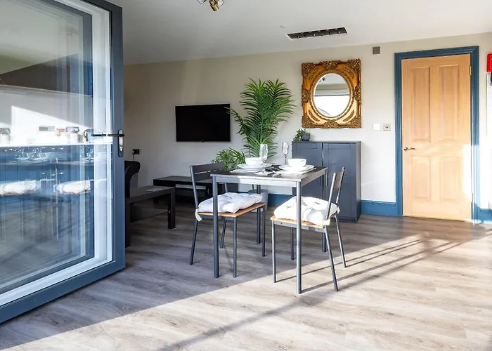 Le Mini Metro - First Floor Apartment