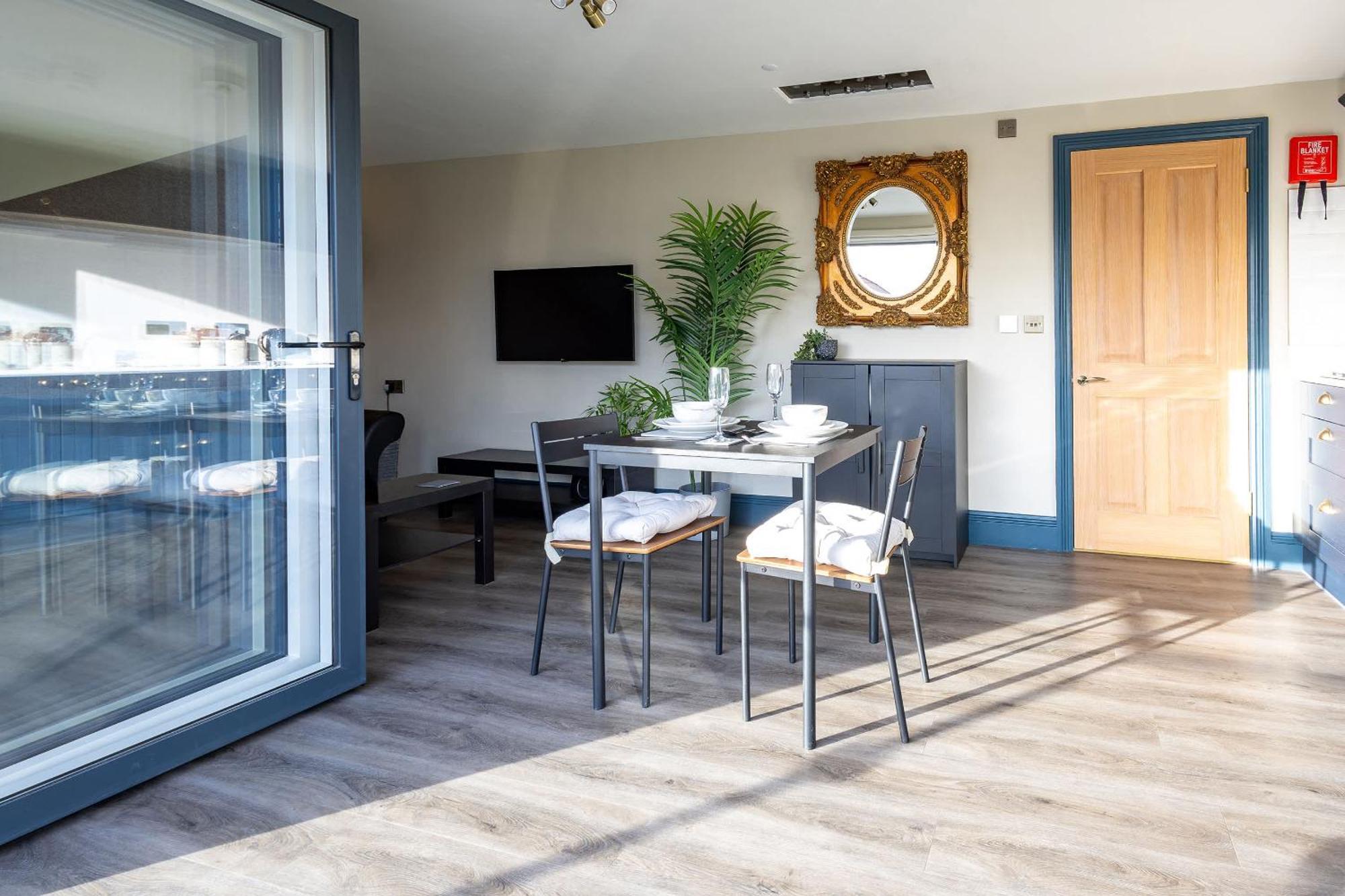 Le Mini Metro - First Floor Apartment *
