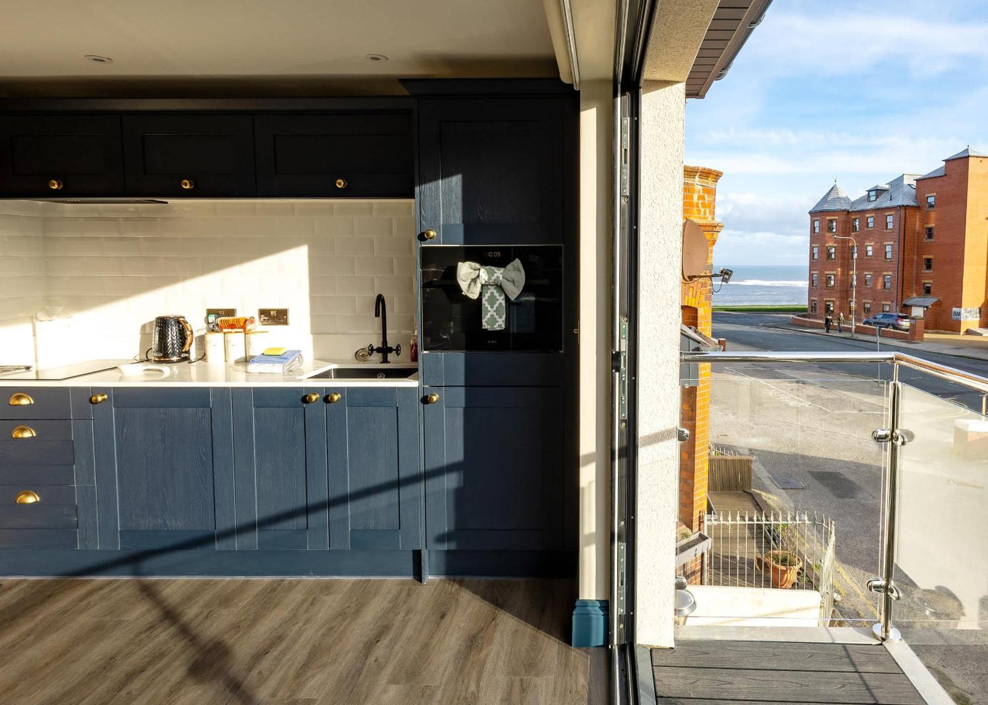 Le Mini Metro - First Floor * Whitby