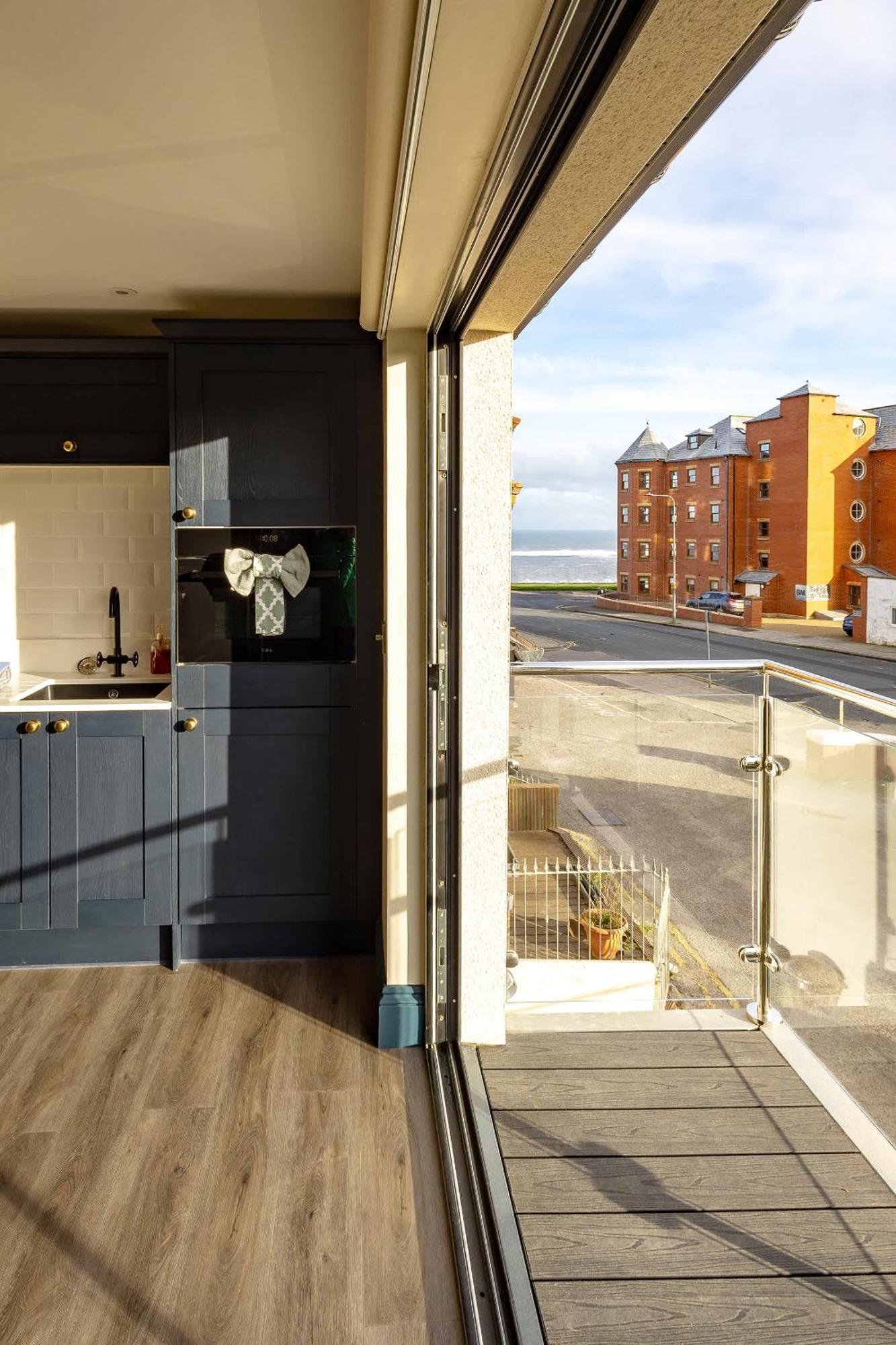 Le Mini Metro - First Floor * Whitby